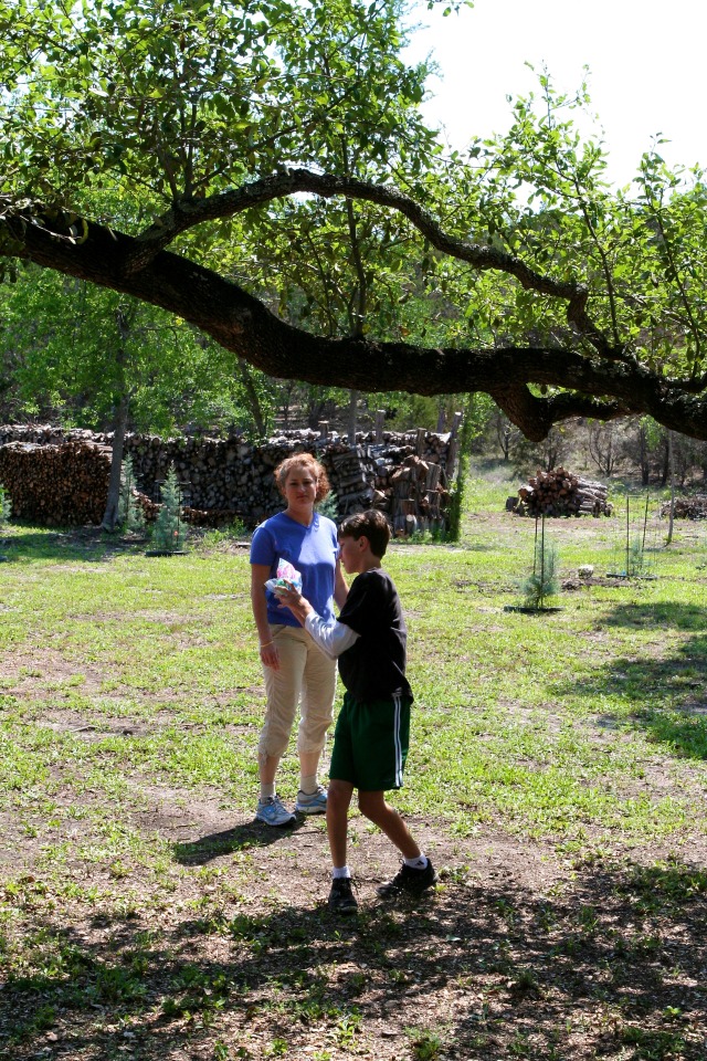2012/04(April)/Easter/640x480_2012-04-08-21-Egg Hunt.jpg